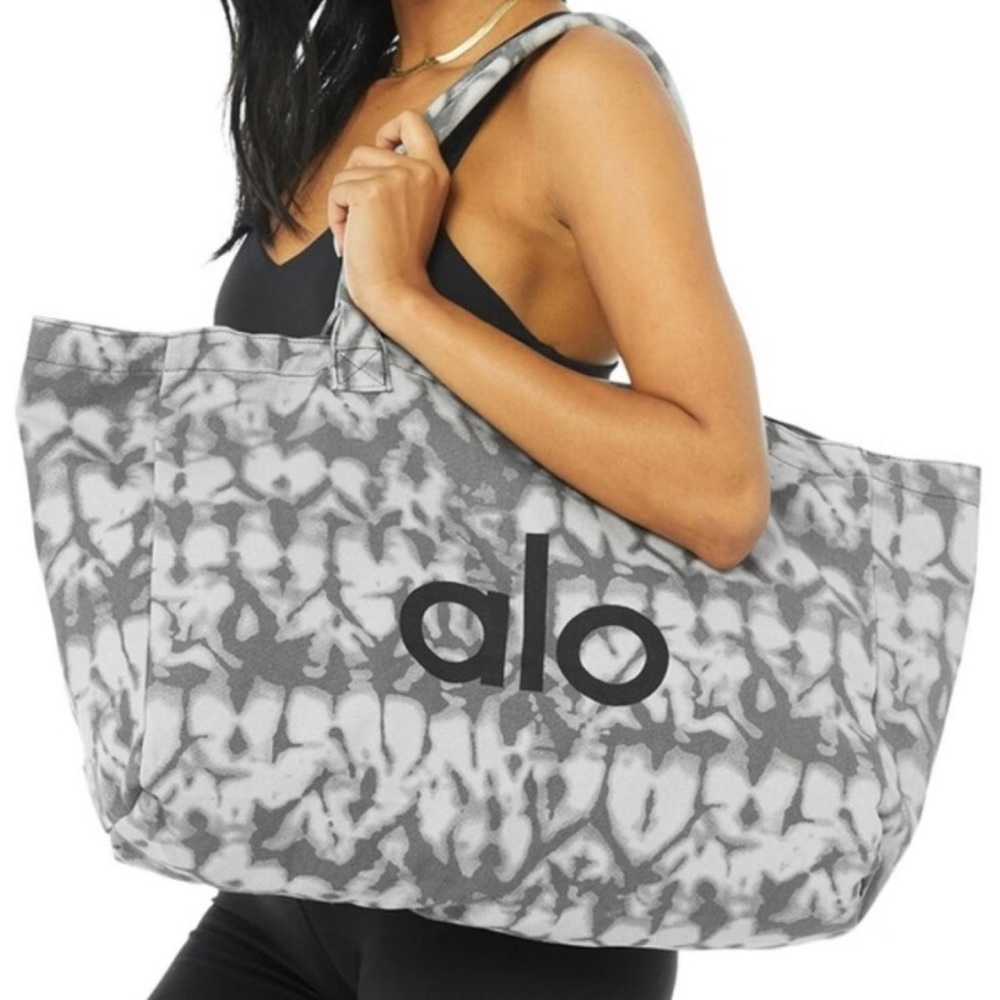 Alo Yoga Shopper Tote Bag